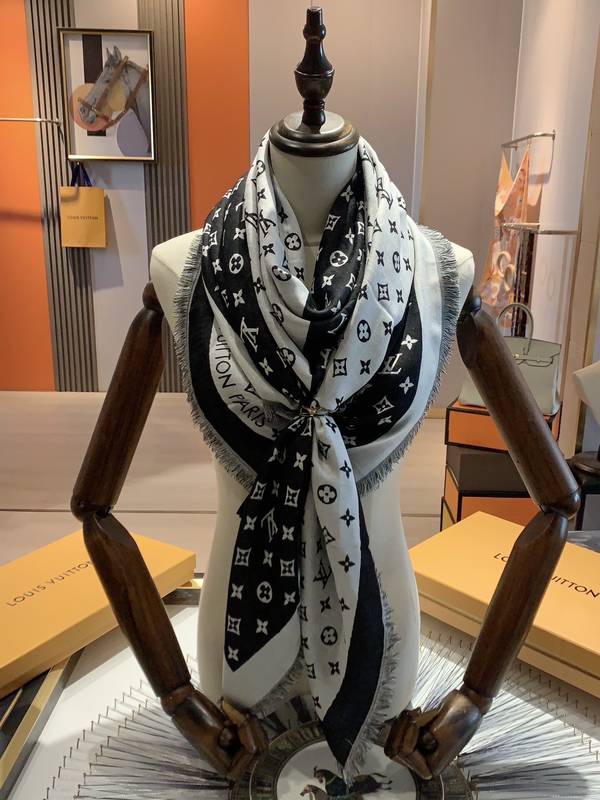 Louis Vuitton Scarf LVC00564